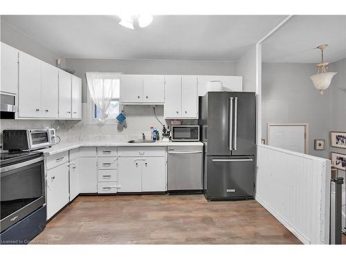 66 Langarth Street W, London, ON - Indoor Photo Showing Kitchen