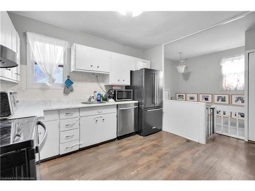 66 Langarth Street W, London, ON - Indoor Photo Showing Kitchen