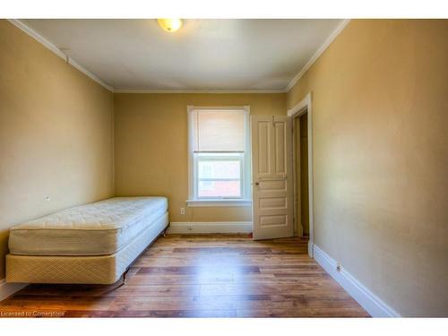 126 Albert Street, Waterloo, ON - Indoor Photo Showing Bedroom