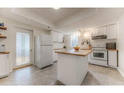 82 Bond Street, Cambridge, ON - Indoor Photo Showing Kitchen