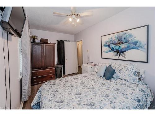 66 Birch Street, Cambridge, ON - Indoor Photo Showing Bedroom