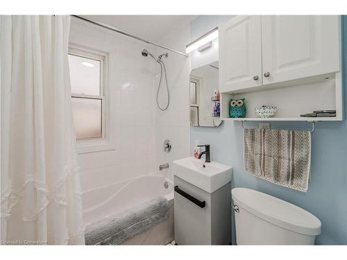 66 Birch Street, Cambridge, ON - Indoor Photo Showing Bathroom