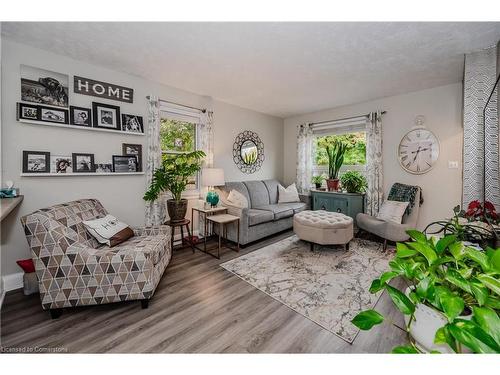 66 Birch Street, Cambridge, ON - Indoor Photo Showing Living Room