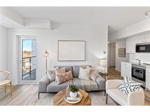 806-5 Wellington Street, Kitchener, ON - Indoor Photo Showing Living Room