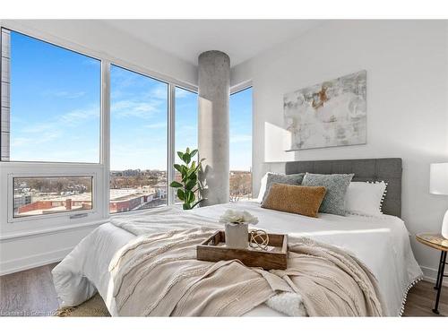 806-5 Wellington Street, Kitchener, ON - Indoor Photo Showing Bedroom