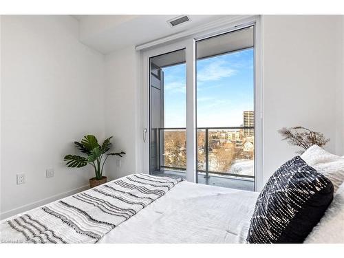 806-5 Wellington Street, Kitchener, ON - Indoor Photo Showing Bedroom