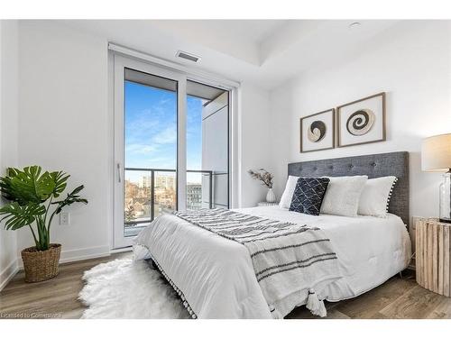 806-5 Wellington Street, Kitchener, ON - Indoor Photo Showing Bedroom