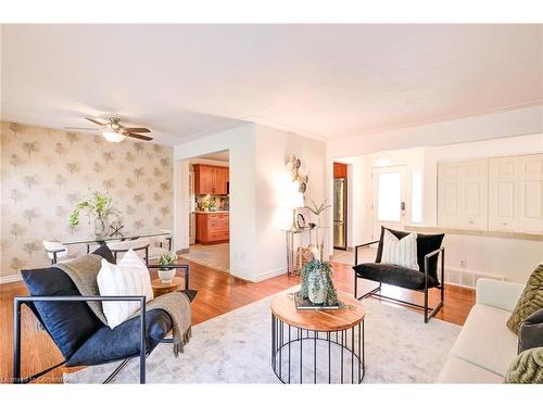 61 Evergreen Crescent, Kitchener, ON - Indoor Photo Showing Living Room