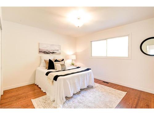 61 Evergreen Crescent, Kitchener, ON - Indoor Photo Showing Bedroom