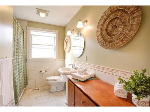 61 Evergreen Crescent, Kitchener, ON - Indoor Photo Showing Bathroom