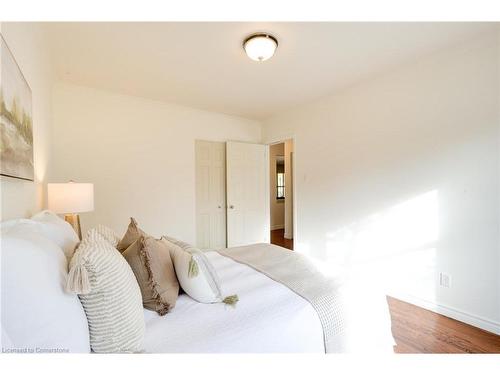 61 Evergreen Crescent, Kitchener, ON - Indoor Photo Showing Bedroom