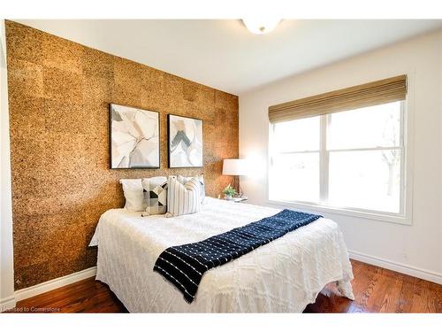 61 Evergreen Crescent, Kitchener, ON - Indoor Photo Showing Bedroom