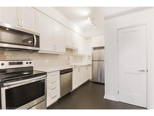 1004-155 Caroline Street S, Waterloo, ON - Indoor Photo Showing Kitchen With Stainless Steel Kitchen