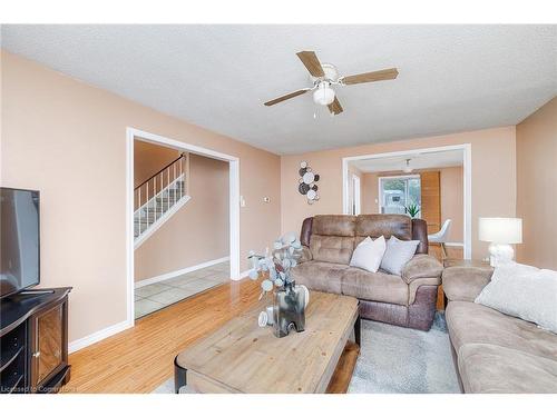 9 Harvest Court, Kitchener, ON - Indoor Photo Showing Living Room