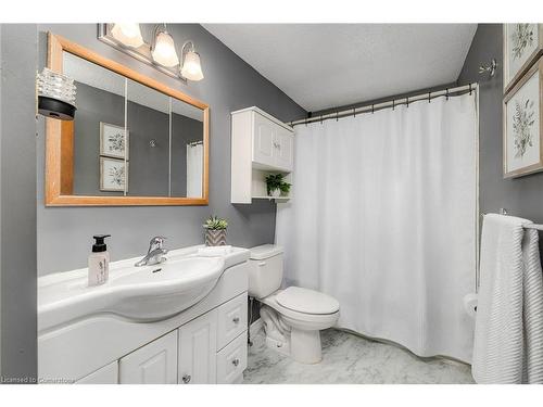 9 Harvest Court, Kitchener, ON - Indoor Photo Showing Bathroom