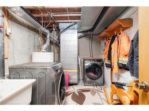 9 Harvest Court, Kitchener, ON - Indoor Photo Showing Laundry Room