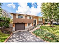 33 Hampton Place  Kitchener, ON N2B 2S4