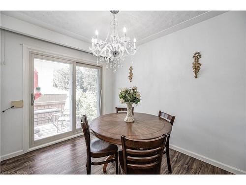 33 Hampton Place, Kitchener, ON - Indoor Photo Showing Dining Room