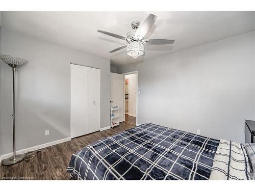 33 Hampton Place, Kitchener, ON - Indoor Photo Showing Bedroom