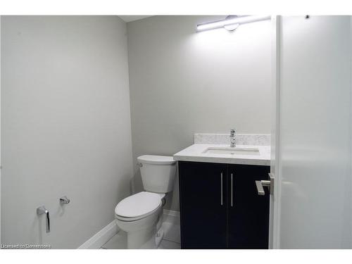 B-953 Creekside Drive, Waterloo, ON - Indoor Photo Showing Bathroom