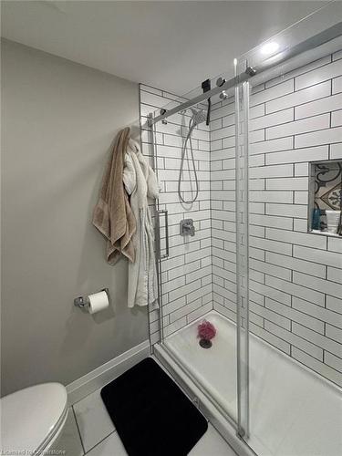 B-953 Creekside Drive, Waterloo, ON - Indoor Photo Showing Bathroom