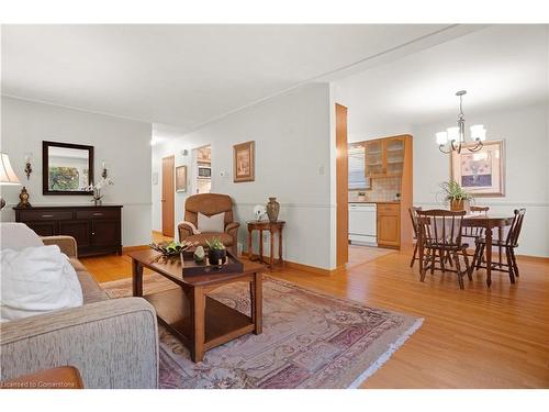 276 Kenneth Avenue, Kitchener, ON - Indoor Photo Showing Living Room