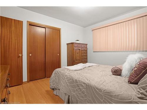 276 Kenneth Avenue, Kitchener, ON - Indoor Photo Showing Bedroom