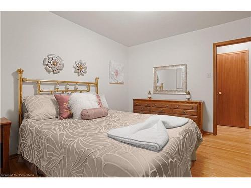 276 Kenneth Avenue, Kitchener, ON - Indoor Photo Showing Bedroom