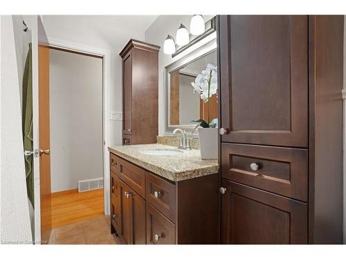 276 Kenneth Avenue, Kitchener, ON - Indoor Photo Showing Bathroom