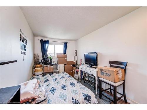 16-235 Ferguson Avenue, Cambridge, ON - Indoor Photo Showing Bedroom