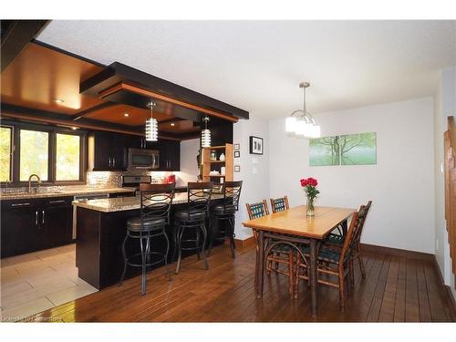 6-214 Kingswood Drive, Kitchener, ON - Indoor Photo Showing Dining Room