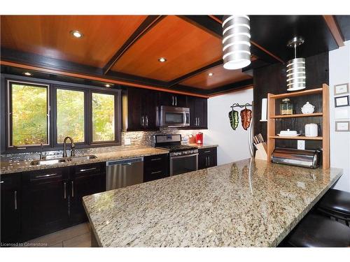 6-214 Kingswood Drive, Kitchener, ON - Indoor Photo Showing Kitchen With Double Sink With Upgraded Kitchen