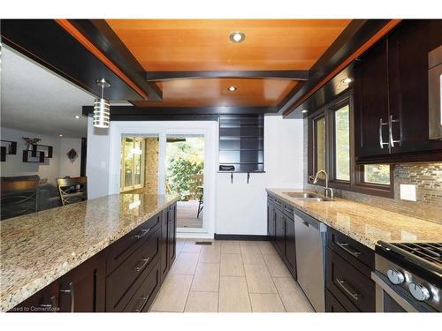 6-214 Kingswood Drive, Kitchener, ON - Indoor Photo Showing Kitchen With Double Sink