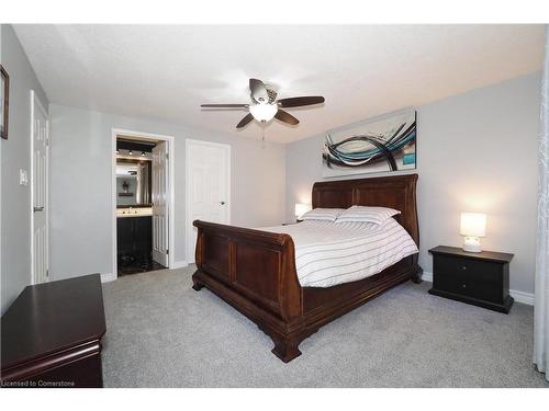 6-214 Kingswood Drive, Kitchener, ON - Indoor Photo Showing Bedroom