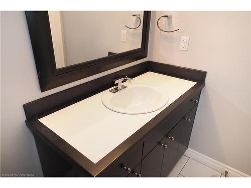 6-214 Kingswood Drive, Kitchener, ON - Indoor Photo Showing Bathroom