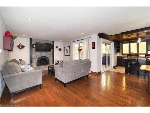 6-214 Kingswood Drive, Kitchener, ON - Indoor Photo Showing Living Room With Fireplace