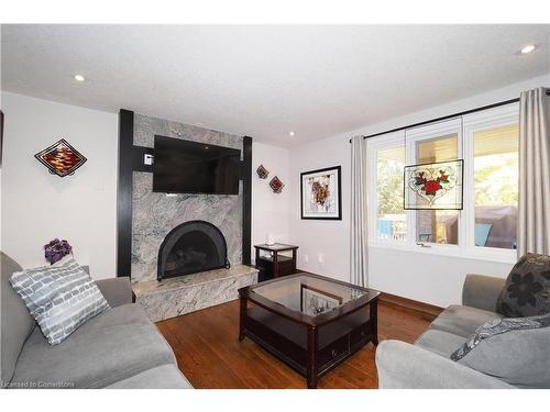 6-214 Kingswood Drive, Kitchener, ON - Indoor Photo Showing Living Room With Fireplace