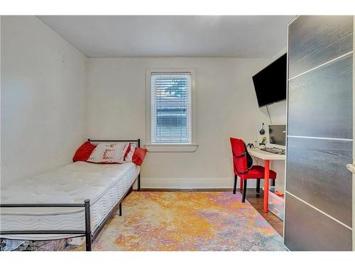 39 Upper Avenue, London, ON - Indoor Photo Showing Bedroom