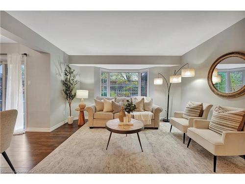 11-229 Baker Street, Waterloo, ON - Indoor Photo Showing Living Room