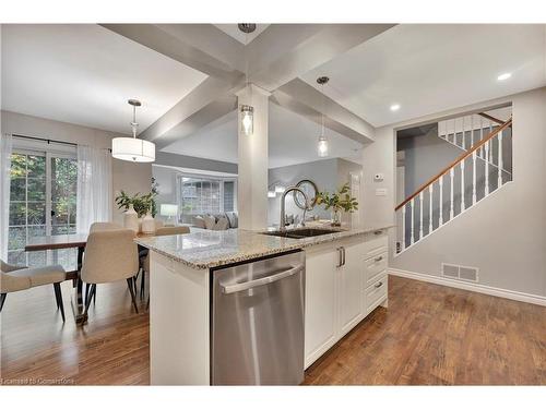 11-229 Baker Street, Waterloo, ON - Indoor Photo Showing Kitchen With Upgraded Kitchen