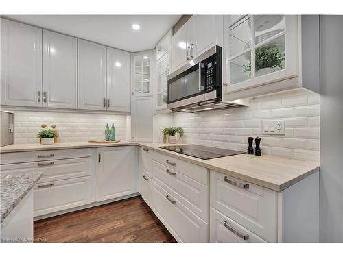 11-229 Baker Street, Waterloo, ON - Indoor Photo Showing Kitchen With Upgraded Kitchen