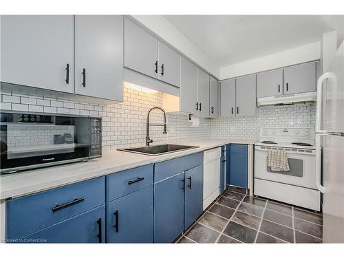 13-365 Bennington Gate, Waterloo, ON - Indoor Photo Showing Kitchen