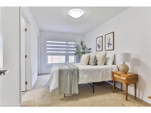 35-461 Blackburn Drive, Brantford, ON - Indoor Photo Showing Bedroom