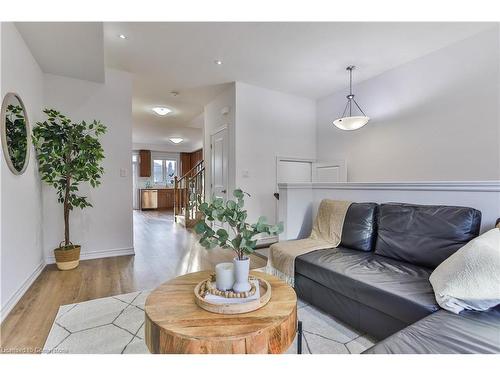 35-461 Blackburn Drive, Brantford, ON - Indoor Photo Showing Living Room