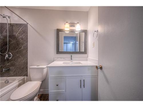 9-206 Green Valley Drive, Kitchener, ON - Indoor Photo Showing Bathroom