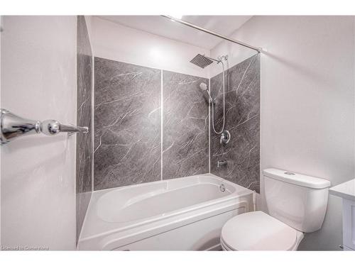 9-206 Green Valley Drive, Kitchener, ON - Indoor Photo Showing Bathroom