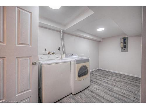 9-206 Green Valley Drive, Kitchener, ON - Indoor Photo Showing Laundry Room