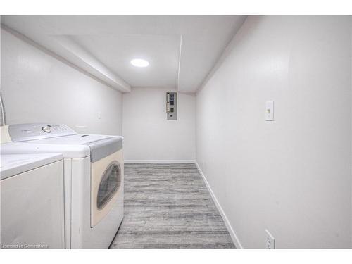 9-206 Green Valley Drive, Kitchener, ON - Indoor Photo Showing Laundry Room