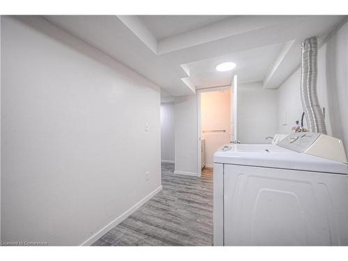 9-206 Green Valley Drive, Kitchener, ON - Indoor Photo Showing Laundry Room