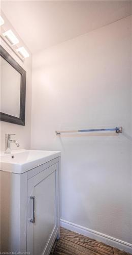 9-206 Green Valley Drive, Kitchener, ON - Indoor Photo Showing Bathroom